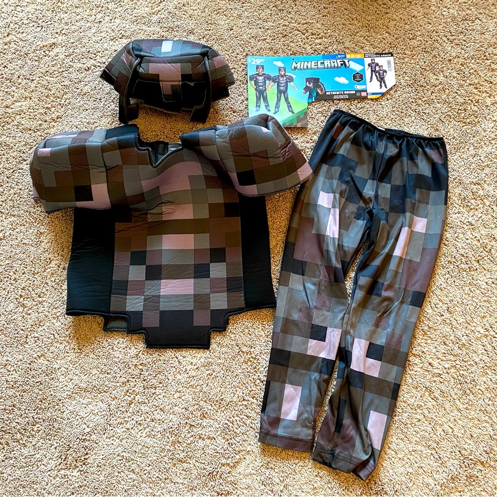Minecraft NETHERITE ARMOR Halloween Costume Boy M
